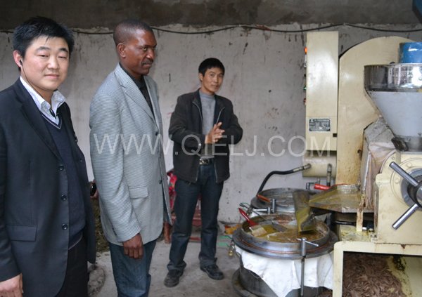 剛果考察團(tuán)代表Benoit一行來(lái)我廠(chǎng)參觀(guān)考察(圖2)