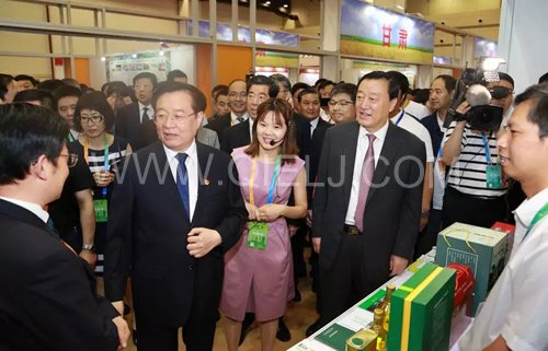 第二屆中國(guó)糧食交易大會(huì)在鄭州開幕(圖3) 第二屆中國(guó)糧食交易大會(huì)在鄭州開幕(圖3)