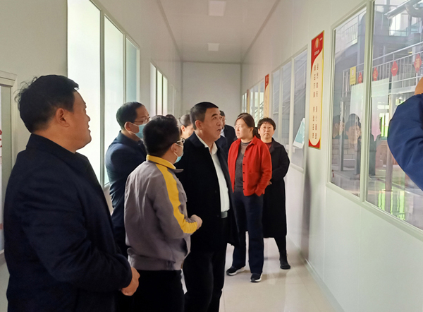 河南省農(nóng)業(yè)廳專家驗收小組對蘭考花生基地及特香型花生油加工設(shè)備進行綠色食品加工認證驗收(圖4) 河南省農(nóng)業(yè)廳專家驗收小組對蘭考花生基地及特香型花生油加工設(shè)備進行綠色食品加工認證驗收(圖4)